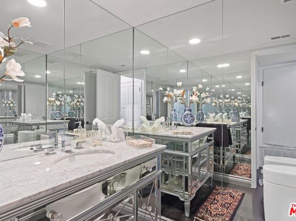 1060 Chantilly Road, Los Angeles CA 90077