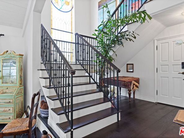 1060 Chantilly Road, Los Angeles CA 90077
