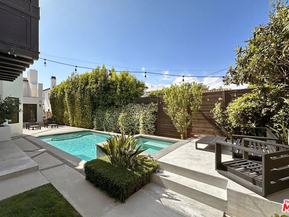 530 N Alta Vista Boulevard, Los Angeles CA 90036