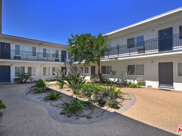 9301 Darby Avenue, Northridge CA 91325