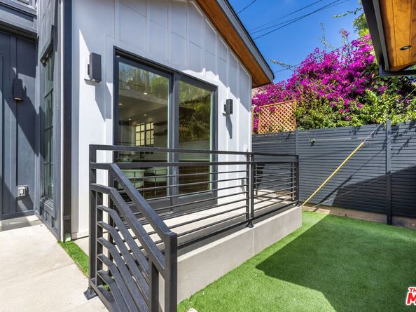 908 Rosecrans Avenue, Manhattan Beach CA 90266