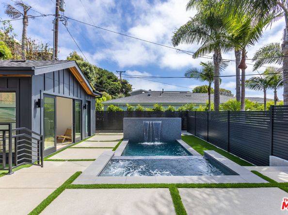 908 Rosecrans Avenue, Manhattan Beach CA 90266