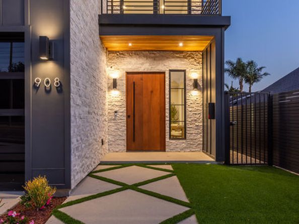 908 Rosecrans Avenue, Manhattan Beach CA 90266