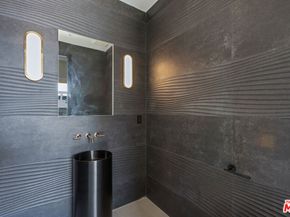 908 Rosecrans Avenue, Manhattan Beach CA 90266