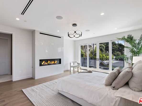 908 Rosecrans Avenue, Manhattan Beach CA 90266