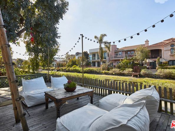 230 Sherman Canal, Venice CA 90291