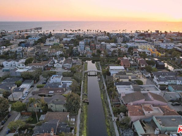 230 Sherman Canal, Venice CA 90291