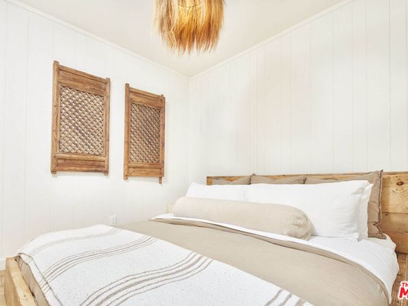 230 Sherman Canal, Venice CA 90291