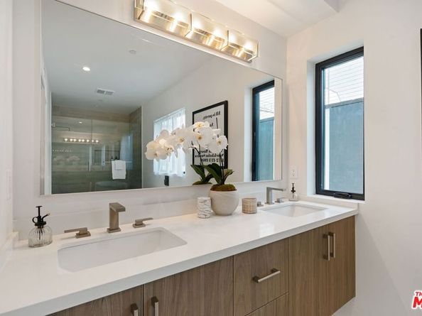 3807 S Verona Court, Los Angeles CA 90066