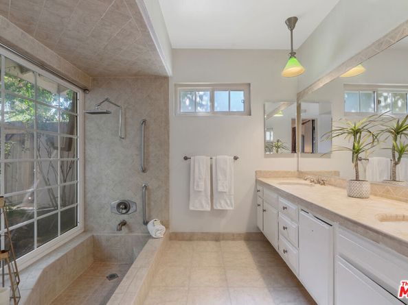 4126 Ellenita Avenue, Tarzana CA 91356