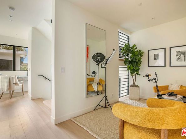 917 1/2 Hilldale Avenue, West Hollywood CA 90069