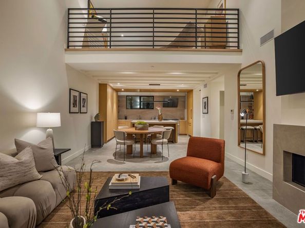 917 1/2 Hilldale Avenue, West Hollywood CA 90069