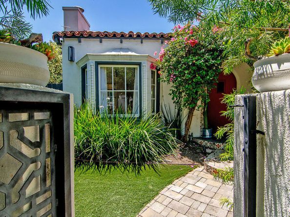 8260 Oakwood Avenue, Los Angeles CA 90048