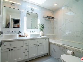 8260 Oakwood Avenue, Los Angeles CA 90048
