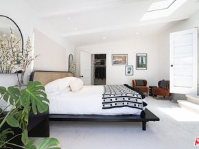 8260 Oakwood Avenue, Los Angeles CA 90048