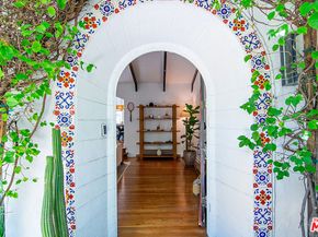 8260 Oakwood Avenue, Los Angeles CA 90048