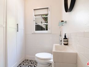 8260 Oakwood Avenue, Los Angeles CA 90048
