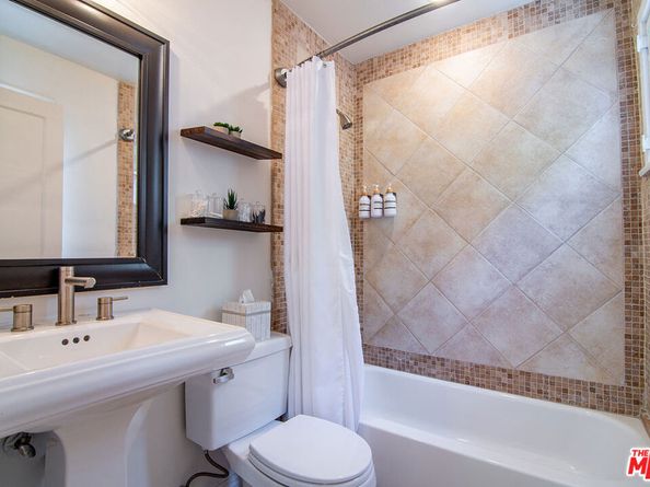 8260 Oakwood Avenue, Los Angeles CA 90048