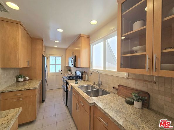 2520 Midvale Avenue, Los Angeles CA 90064
