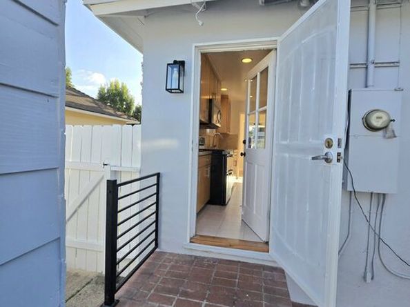 2520 Midvale Avenue, Los Angeles CA 90064