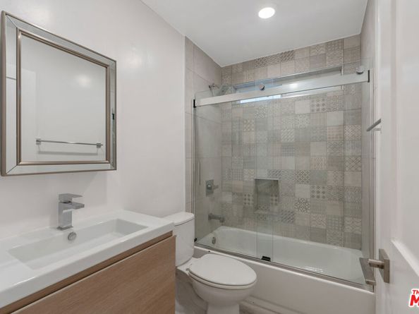 1025 Pleasantview Avenue, Venice CA 90291
