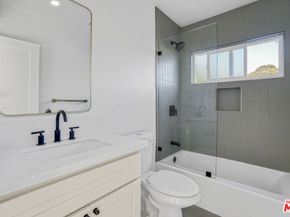 559 Sunset Avenue, Venice CA 90291