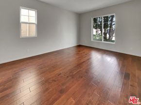 5692 Como Circle 34, Woodland Hills CA 91367