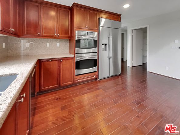 5692 Como Circle 34, Woodland Hills CA 91367