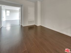 5692 Como Circle 34, Woodland Hills CA 91367