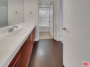 5692 Como Circle 34, Woodland Hills CA 91367