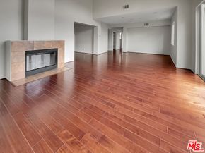 5692 Como Circle 34, Woodland Hills CA 91367