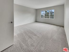 5692 Como Circle 34, Woodland Hills CA 91367