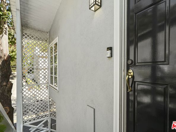 1113 N Beverly Glen Boulevard, Los Angeles CA 90077