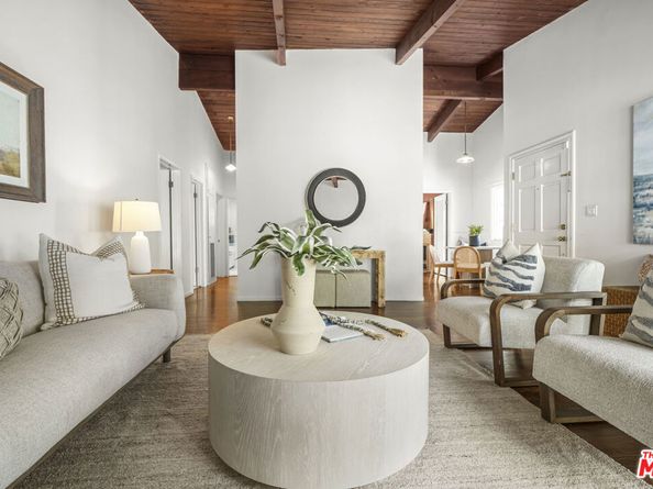 1113 N Beverly Glen Boulevard, Los Angeles CA 90077