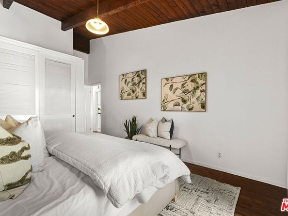 1113 N Beverly Glen Boulevard, Los Angeles CA 90077