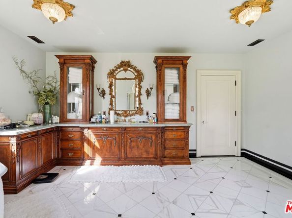 455 Lorraine Boulevard, Los Angeles CA 90020