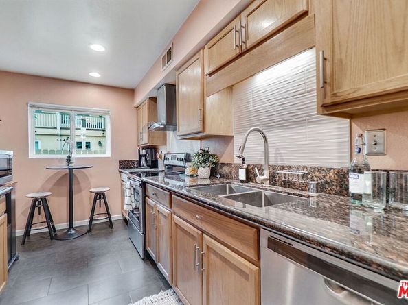 8121 Canby Avenue 4, Reseda CA 91335