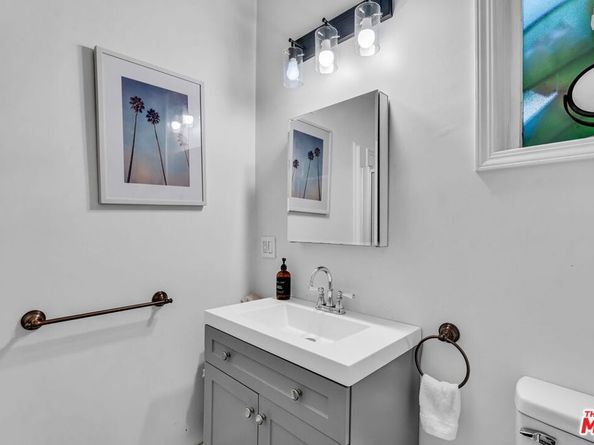 911 S Victoria Avenue, Los Angeles CA 90019