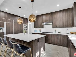 911 S Victoria Avenue, Los Angeles CA 90019