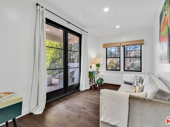 911 S Victoria Avenue, Los Angeles CA 90019