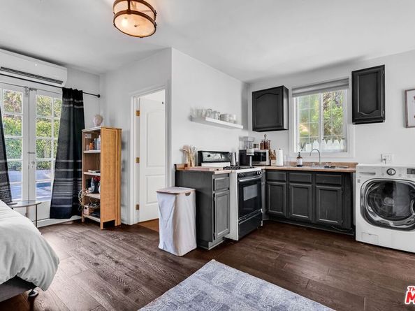 911 S Victoria Avenue, Los Angeles CA 90019