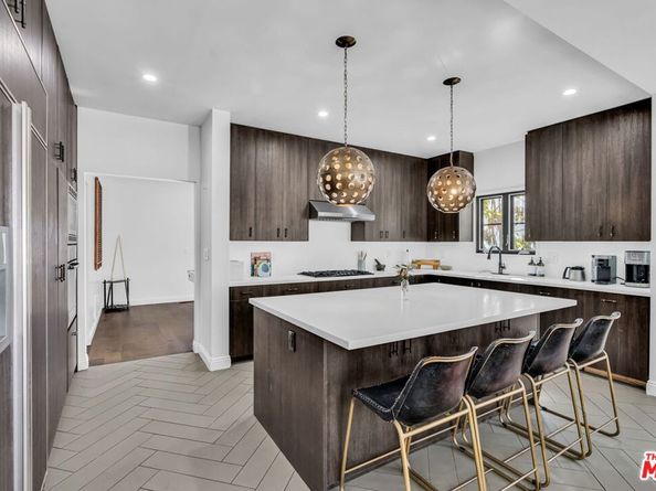 911 S Victoria Avenue, Los Angeles CA 90019