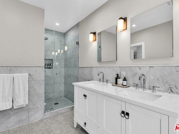 911 S Victoria Avenue, Los Angeles CA 90019