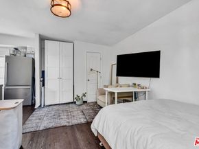 911 S Victoria Avenue, Los Angeles CA 90019