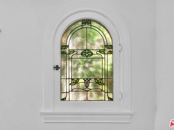 911 S Victoria Avenue, Los Angeles CA 90019