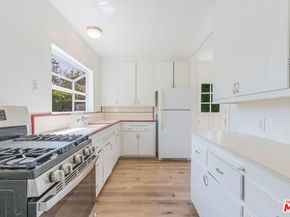 855 Sunset Avenue, Venice CA 90291