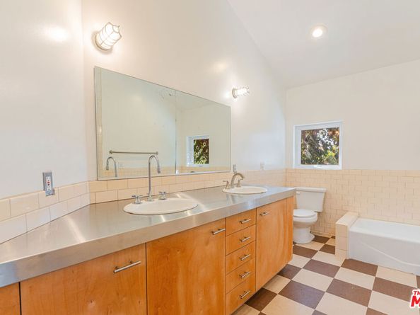 855 Sunset Avenue, Venice CA 90291