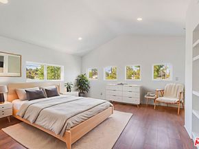 855 Sunset Avenue, Venice CA 90291