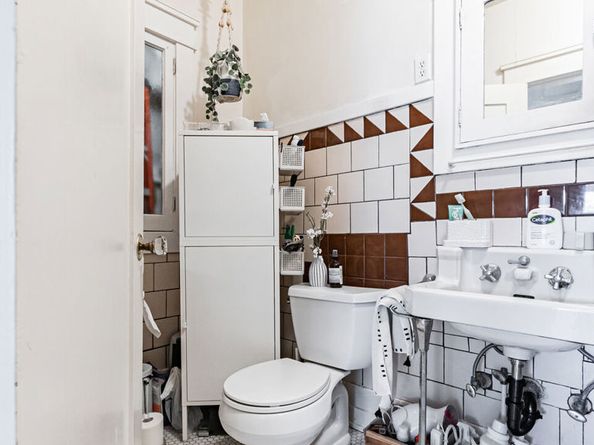 735 Locust Avenue, Long Beach CA 90813