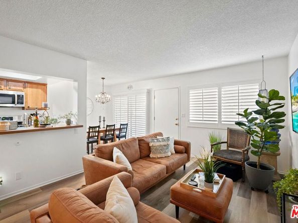 18560 Vanowen Street 15, Reseda CA 91335